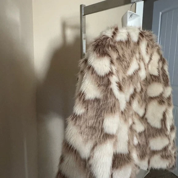 Decree Faux Fur Jacket in Tan and Cream - Picture 3 of 5